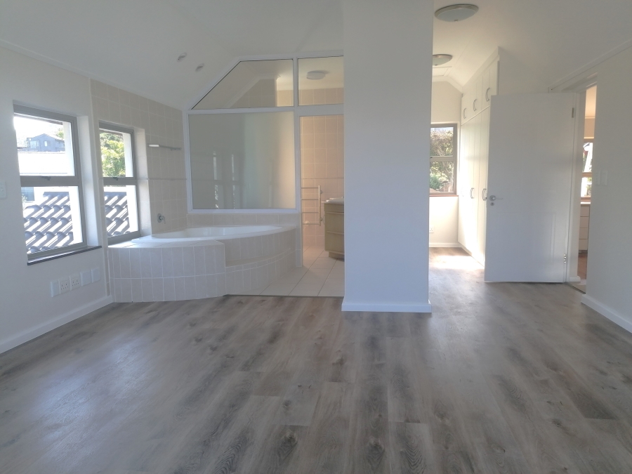 To Let 4 Bedroom Property for Rent in Glencairn Heights Western Cape